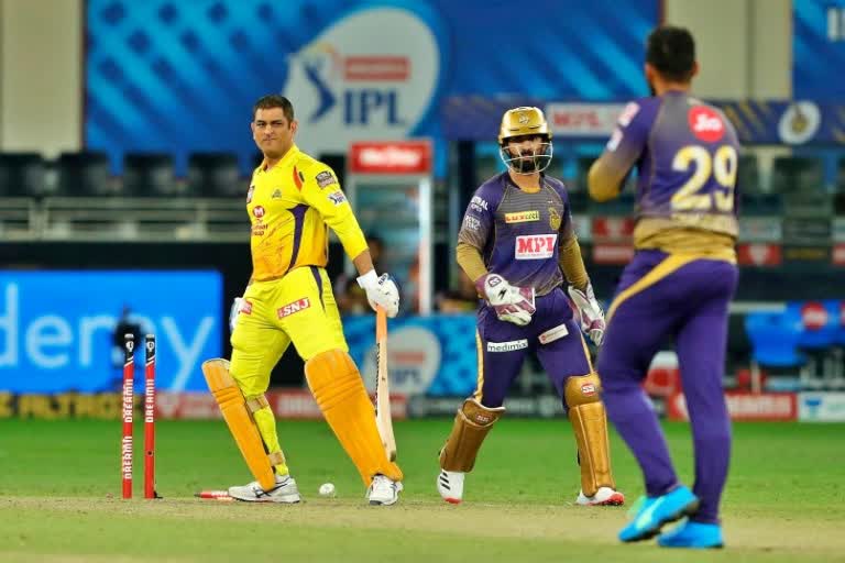 kkr spinner varun chakraborty was seen taking tips from ms dhoni