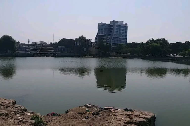 લાખોટા તળાવમાં આધેડનું ડૂબી જતાં મોત