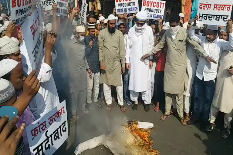 Ludhiana Muslim community burnt effigy of France government