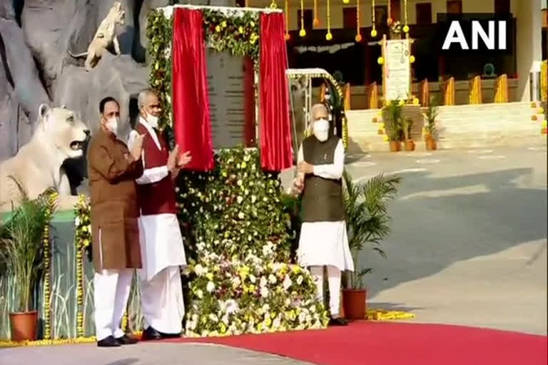 PM Modi inaugurates Sardar Patel Zoological Park in Kevadia  Sardar Patel Zoological Park Kevadia  PM Modi  gujarat visit  pm's gujarat visit  കെവാഡിയയിലെ സര്‍ദാര്‍ പട്ടേല്‍ സുവേളജിക്കല്‍ പാര്‍ക്ക് പ്രധാന മന്ത്രി ഉദ്‌ഘാടനം ചെയ്‌തു  സര്‍ദാര്‍ പട്ടേല്‍ സുവേളജിക്കല്‍ പാര്‍ക്ക് പ്രധാന മന്ത്രി ഉദ്‌ഘാടനം ചെയ്‌തു  സര്‍ദാര്‍ പട്ടേല്‍ സുവേളജിക്കല്‍ പാര്‍ക്കിന്‍റെ ഉദ്‌ഘാടനം  പ്രധാന മന്ത്രി നരേന്ദ്ര മോദി