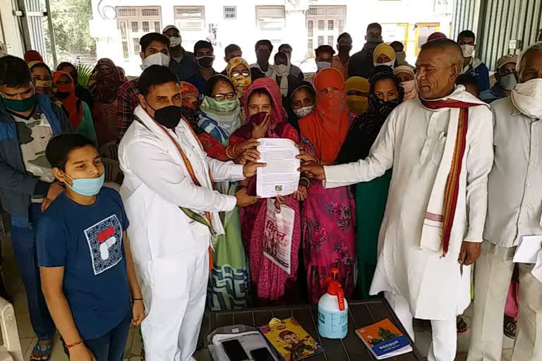 people of rewari submitted memorandum to chief minister manohar lal for memorial of raja mitrasen in rewari