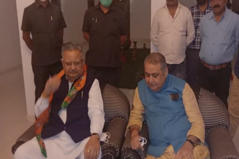 Dharamjit Singh meets former CM Raman Singh