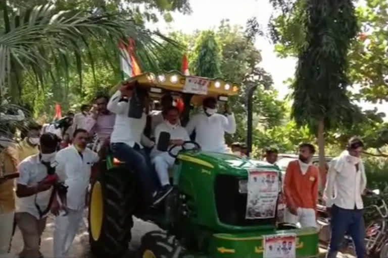 किसान आक्रोश ट्रैक्टर रैली का आयोजन, Farmer outrage tractor rally organized
