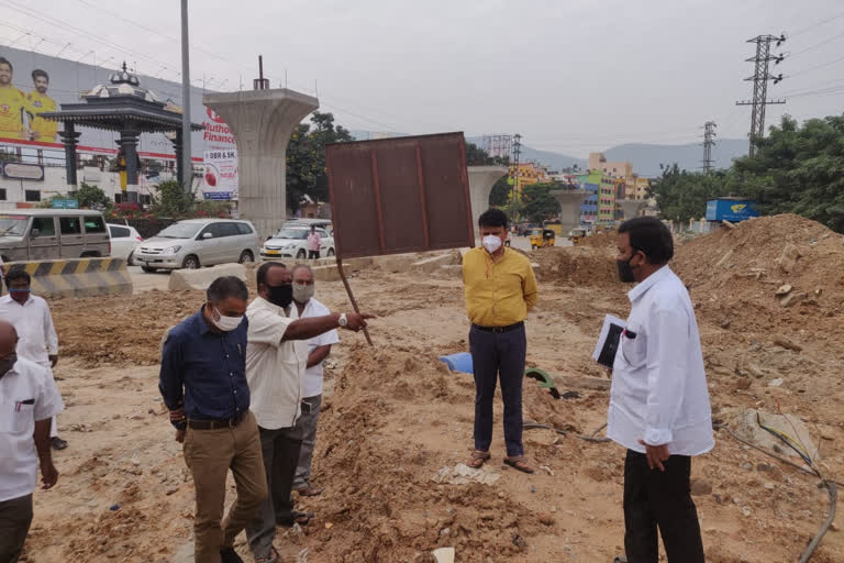 tirupathi comissioner fires on late in smart city development works