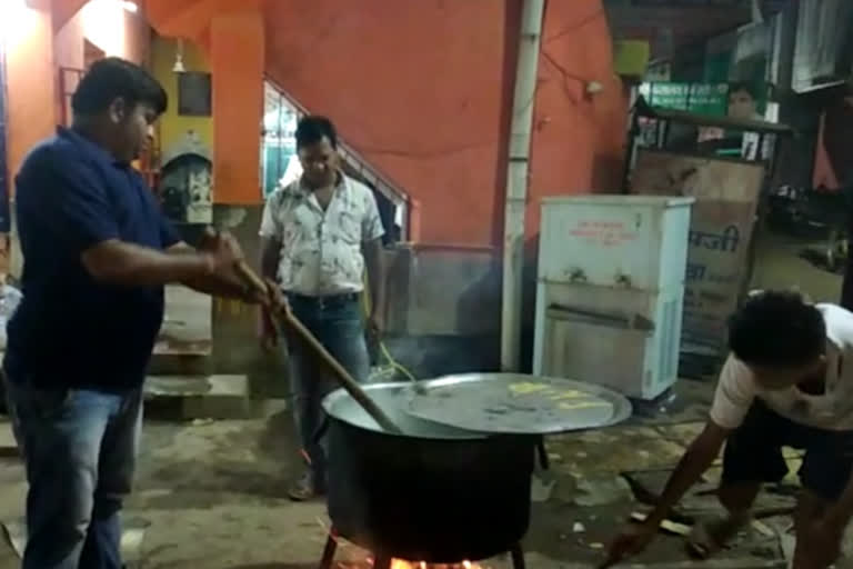 kheer-distributed-on-the-occasion-of-sharad-purnima-in-rajnandgaon