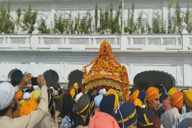 sangat celebrated Guru Ram Das Ji's Parkash Dihara in amritsar