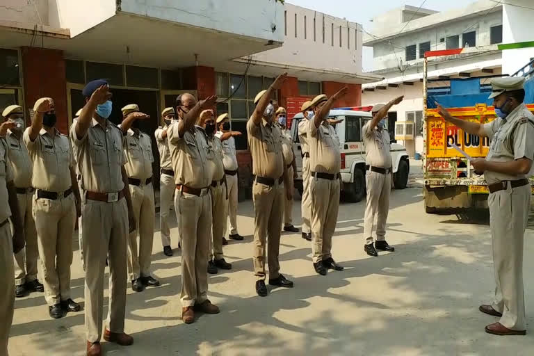 policemen take oath of unity in sardar vallabhbhai patel's birth anniversary in hodal