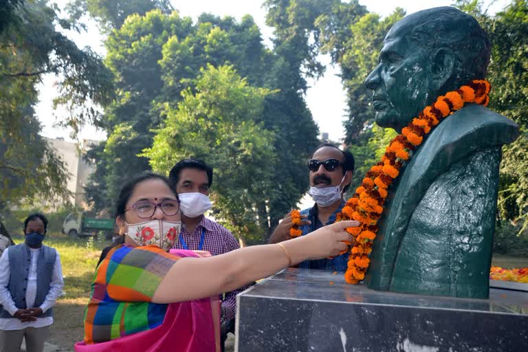 लौह पुरुष सरदार वल्लभभाई पटेल को  दी गई श्रद्धांजलि.