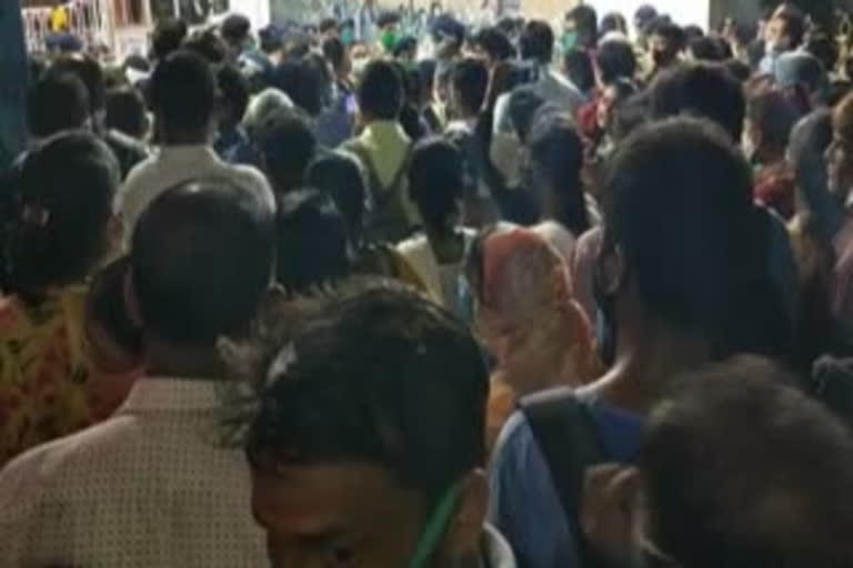 passengers at Howrah