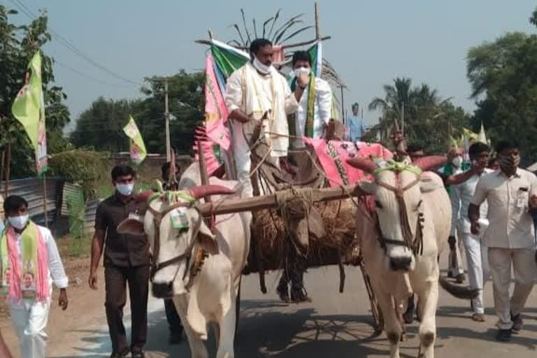 సీఎం సభకు ఎడ్లబండిలో వచ్చిన మంత్రి ఎర్రబెల్లి