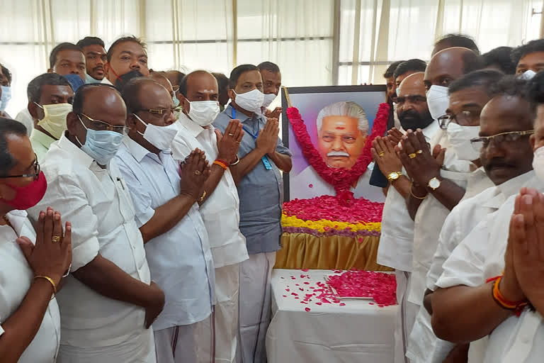 minister kadambur raju pay homage to agri minister durai kannu