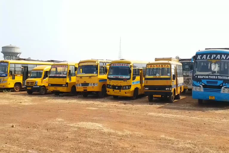 Buses engaged in electoral duty are being sanitized in Shivpuri