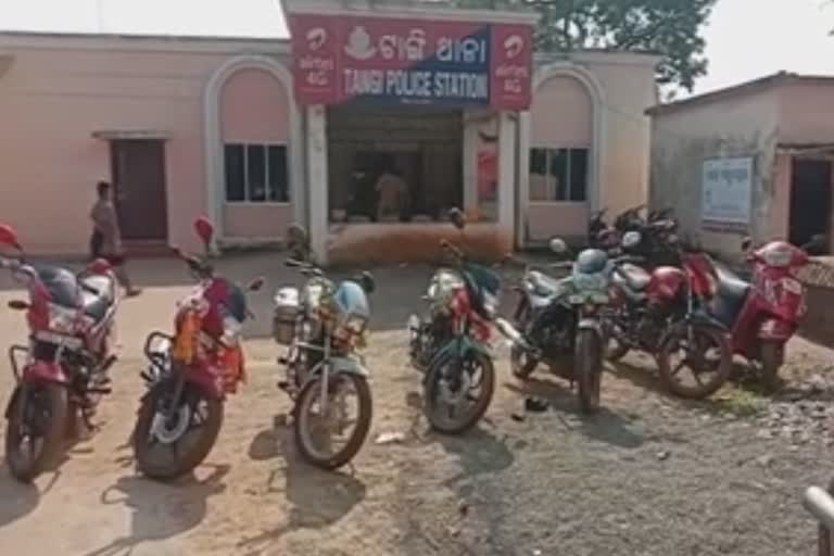 ଜୁଆ ଆଡ୍ଡା ଉପରେ ଚଢ଼ାଉ ୪ ଜୁଆଡି ଗିରଫ