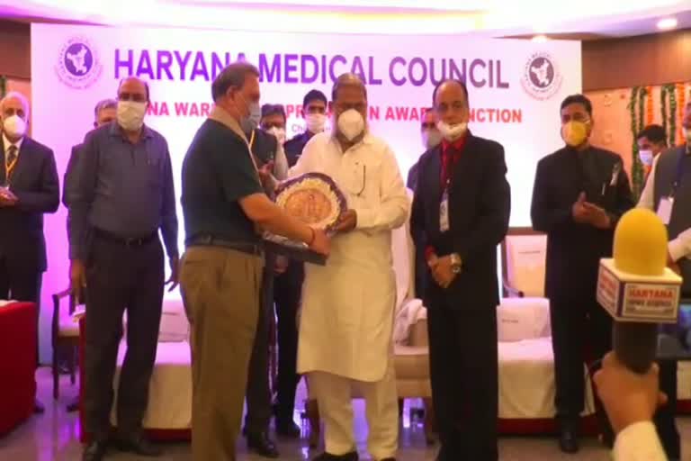 Health and Home Minister Anil Vij honored Corona Warriors