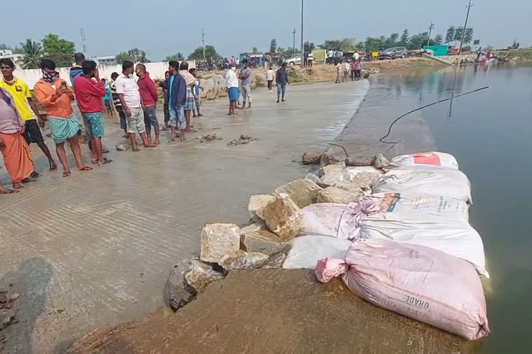 Government to break lake Protest by villagers In Hassan district