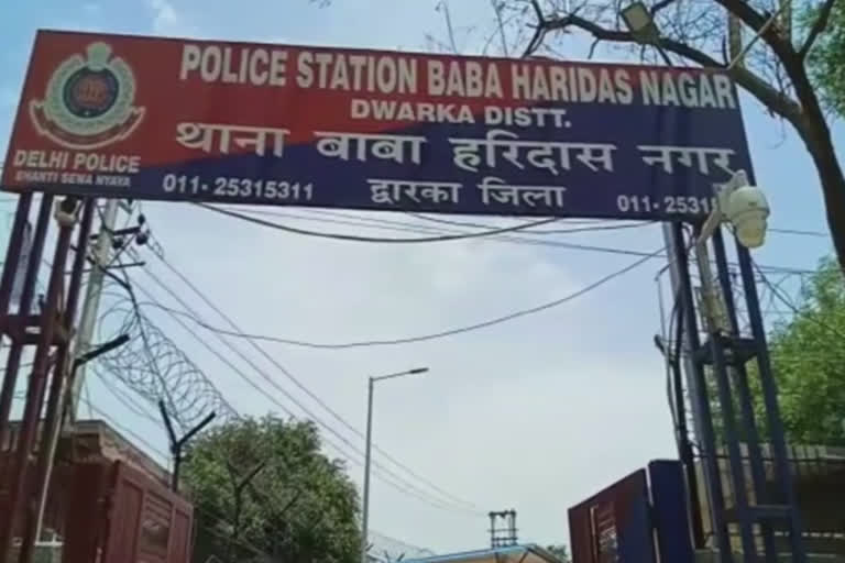 baba haridas nagar police arrested woman in illicit liquor smuggling in delhi