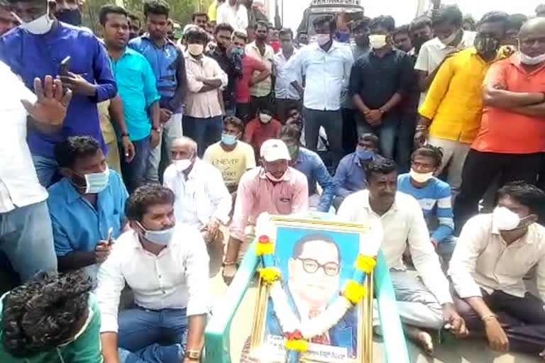 Protest by hundreds of people near Toll in chikballapura