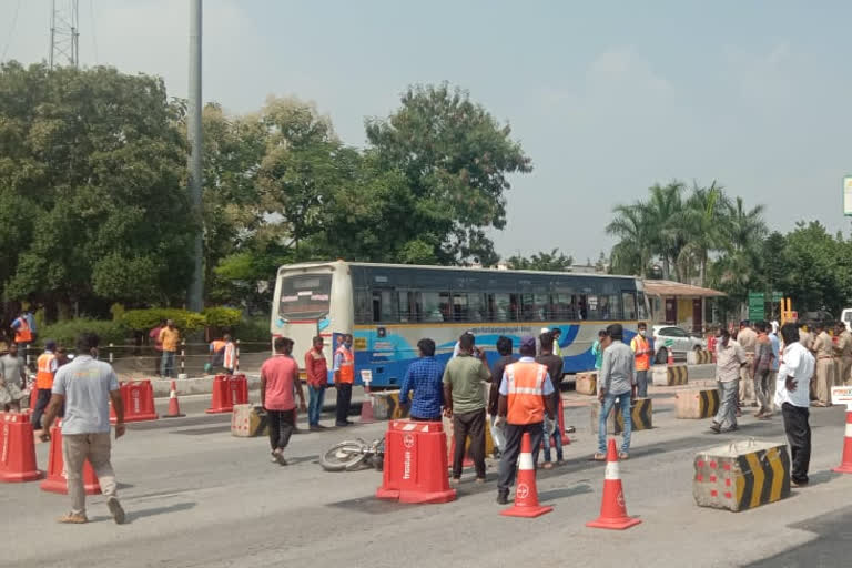 aniyambadi toll gate accident