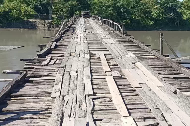 মৰণফান্দত পৰিণত ৰঙিয়াৰ এখন দলং