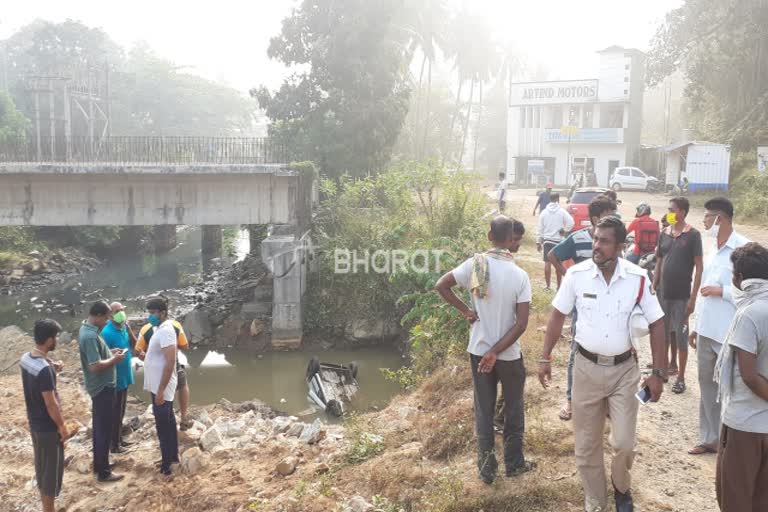car accident in karawara : 2 died, 2 injured