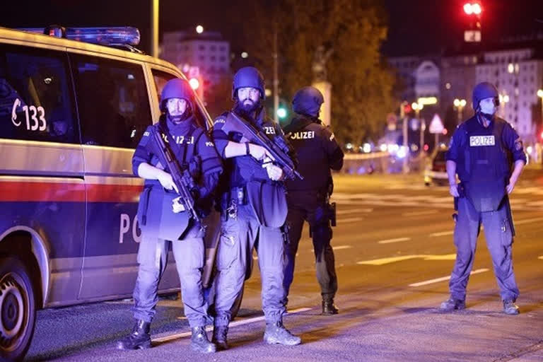 2 dead, 15 wounded in Vienna terror attack, authorities say