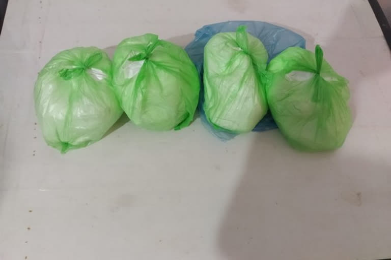 4 kg narcotics seized in Jammu and Kashmir's Poonch  narcotics seized  Smuggling in India  Smuggling in Kashmir  പൂഞ്ചില്‍ നിന്നും നാല് കിലോ മയക്കുമരുന്ന് പിടിച്ചെടുത്തു  ജമ്മു കശ്‌മീര്‍  ക്രൈം ന്യൂസ്