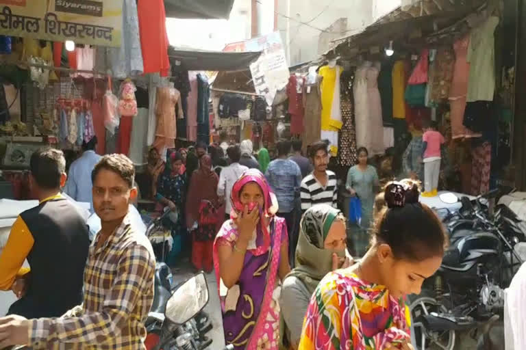 Increased crowd in hodal market amid Karva Chauth festivals