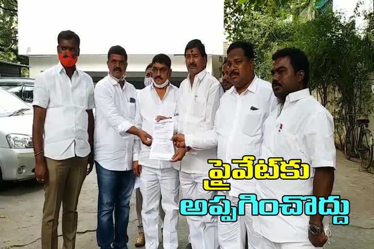 telangana sarpanch unoion demands to cancel contract of led bulbs to private company