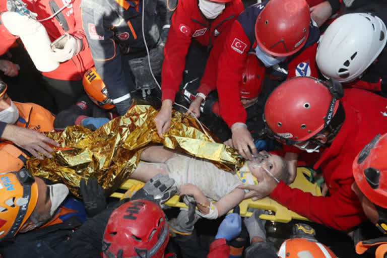 Turkish-rescuers-pull-girl-from-rubble-4-days-after-quake