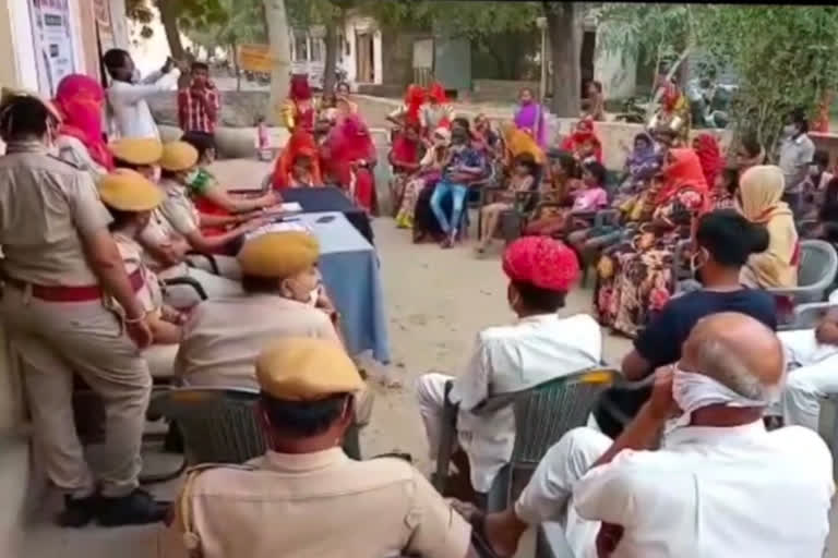 Women rights information, महिला अधिकारों की जानकारी, awaz campaign in barmer