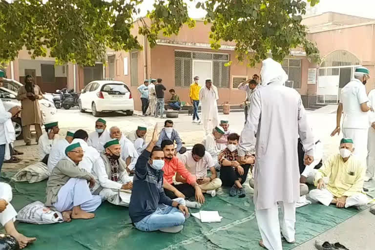 bharatiya kisan union protest continues for second day in meerut uttar pradesh