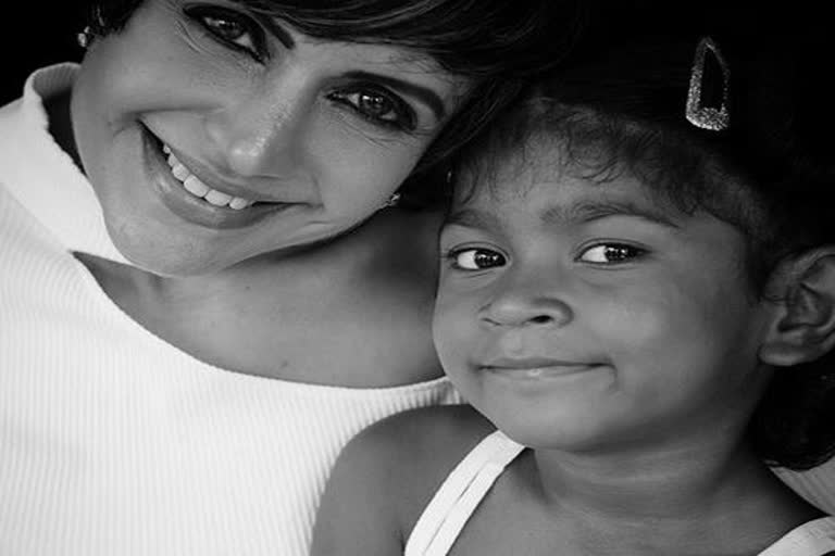 mandira bedi shares cute pic with daughter tara