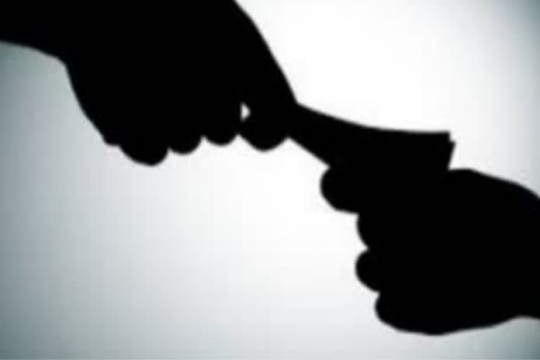 psi arrested for allegedly taking rs 1 lakh bribe in sangamner ahmednagar