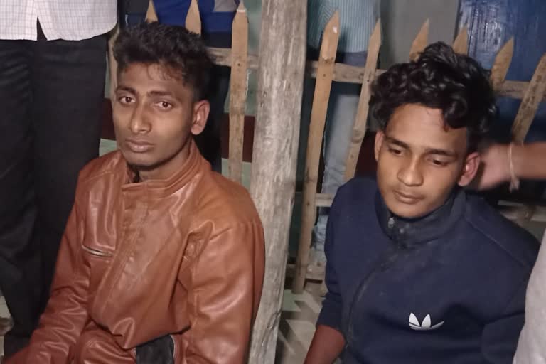 two mobile snatcher caught at bakurghat