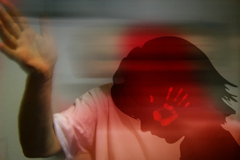 Woman thrashes girl for being called 'aunty'