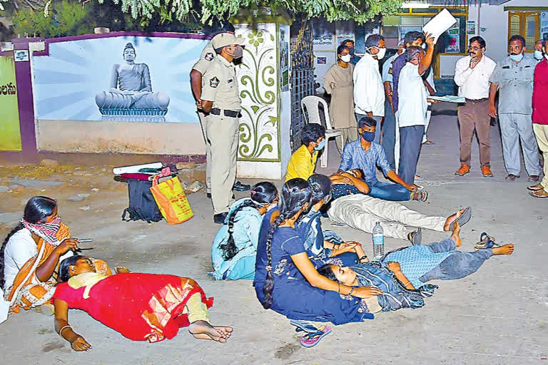 DED students protest at guntur