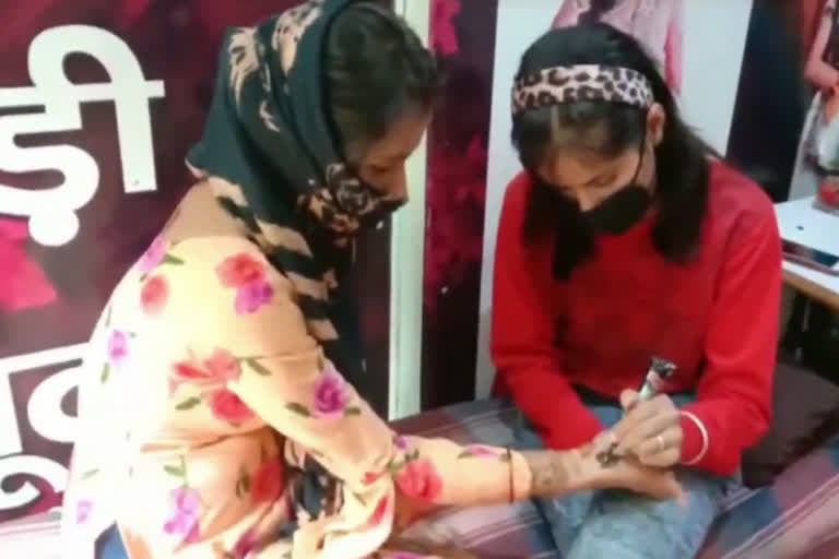 women inked mehndi for karwa chauth 2020 in charkhi dadri