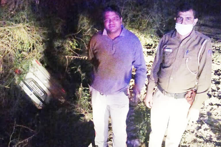 delhi police PCR team saved person life by rescuing him from car stranded in drain