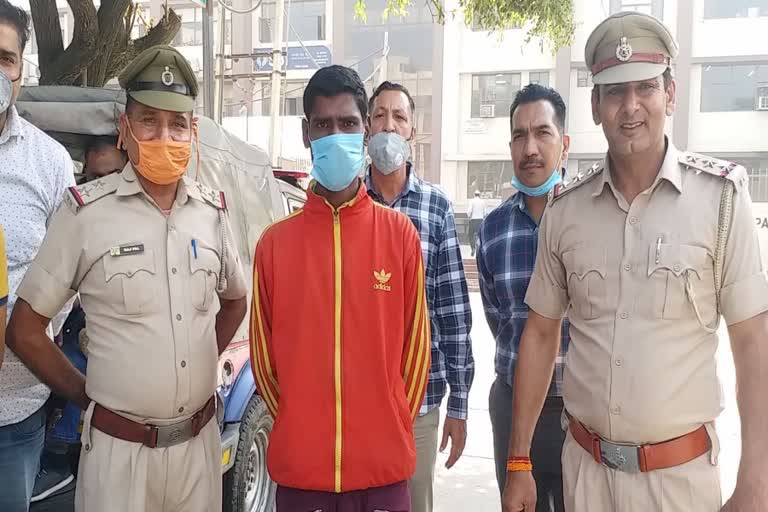 Crime Branch team arrested one accused with illegal weapon in panchkula