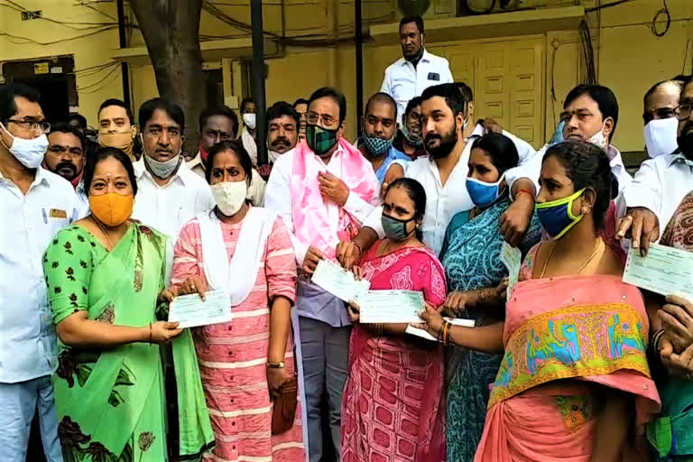 khairtabad-mla-danam-nagendar-distribute-kalyana-lakshmi-cheques