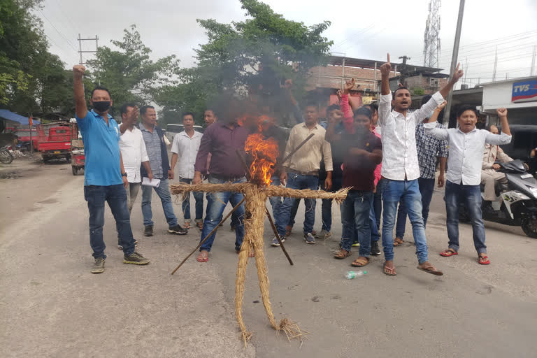 ASSAM SUPLLY MINISTER  FANI BHUSON CHUDHORY  AJYCP EFFIGY BURN AT DHAMAJI