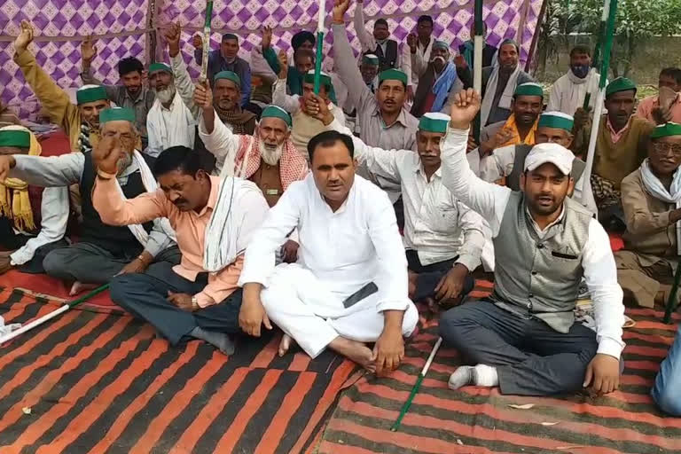 farmers protest against bjp government for his demand in rampur