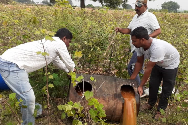 వెయ్యి లీటర్ల బెల్లం ఊట ధ్వంసం