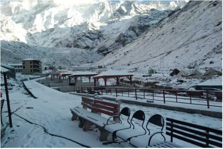 yamunotri-dham-received-heavy-snow