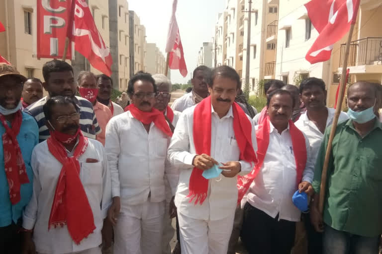 cpi state secretary ramakrishna inspects tidco apartments in adoni at kurnool district