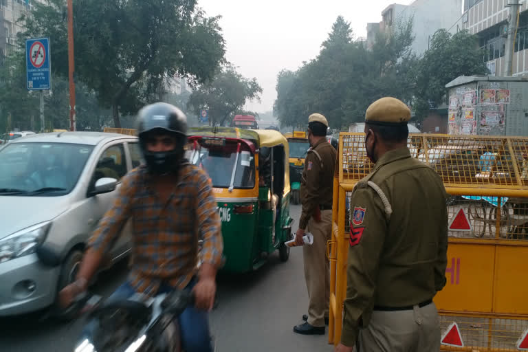 Delhi Police runs Checking Campaign in Kotla Mubarakpur