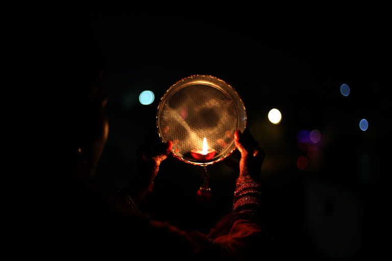 women celebrated Karth Chauth in Delhi