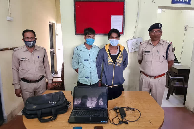 police arrested two accused for robbery of laptop and mobile in bilaspur