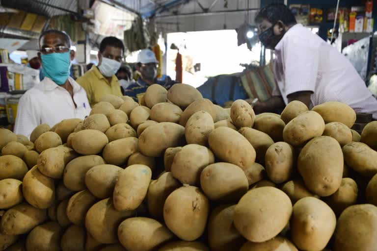 बाजार में उतरा नया आलू, दीपावली के बाद दाम घटने की उम्मीद