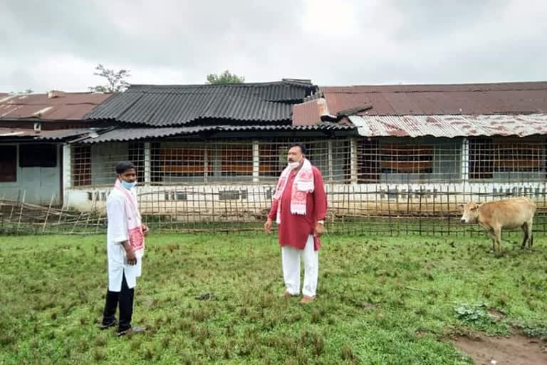 বিদ্যালয়ে বিদ্যালয়ে ঘূৰিছে ৰাজ্যিক মন্ত্ৰী যোগেন মহন